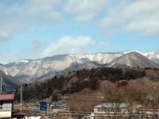 雪化粧した山々